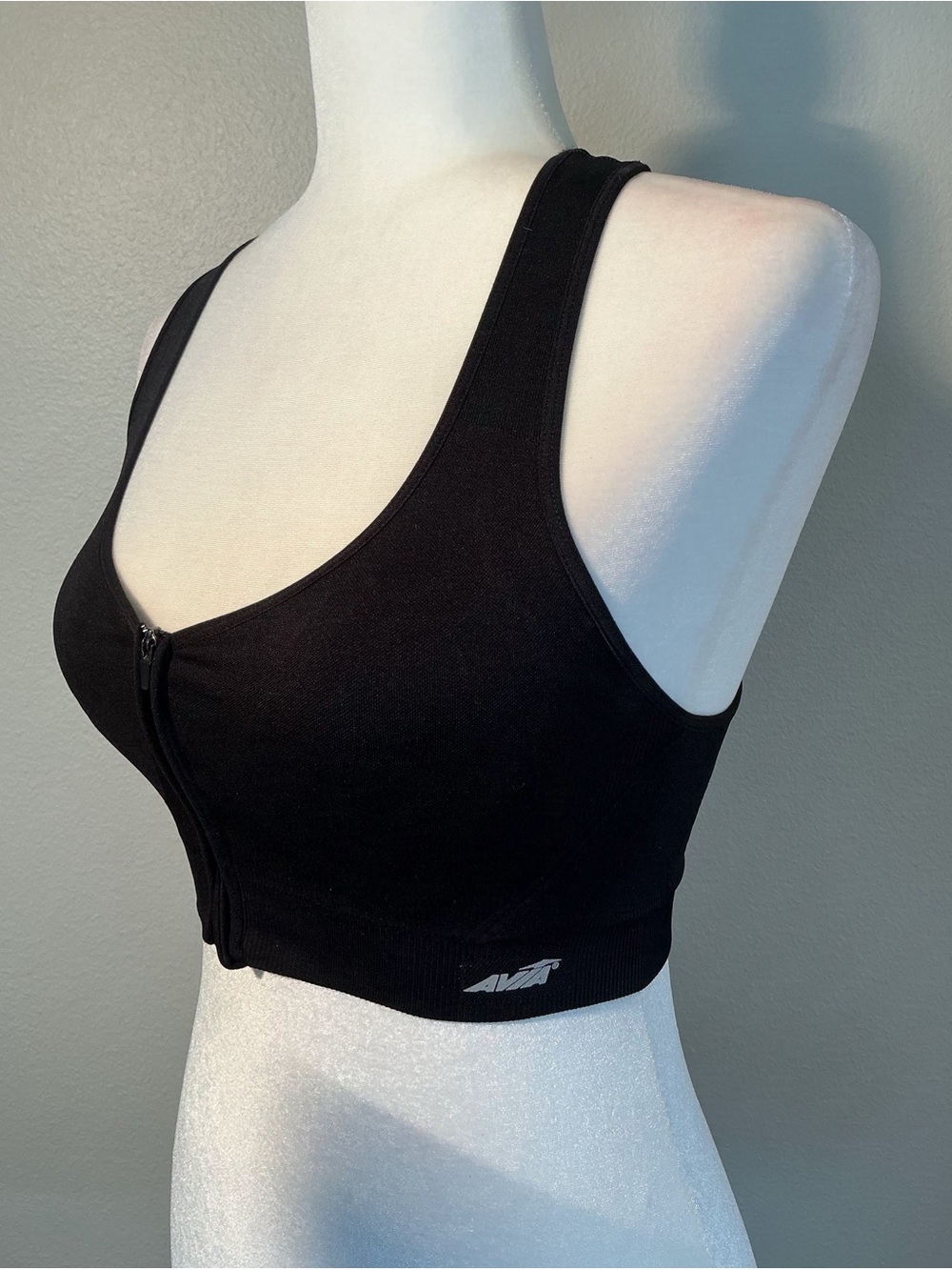 Avia Women’s Medium Black Front Zip Padded Sports Bra Racerback